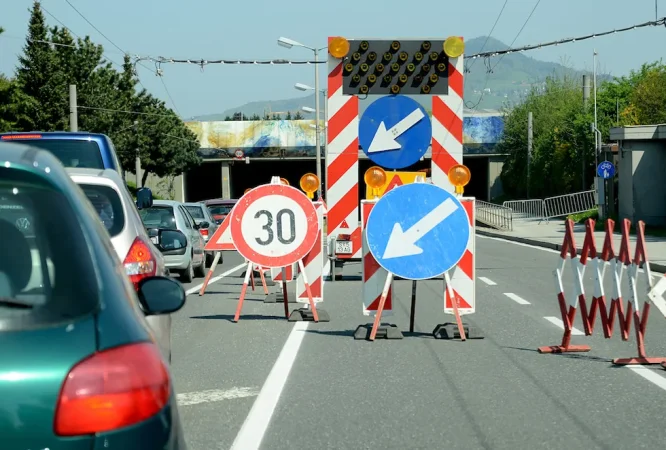 Attività di pianificazione, controllo ed apposizione della segnaletica stradale destinata alle attività lavorative che si svolgano in presenza di traffico veicolare - Lavoratore Aggiornamento Riferimenti
